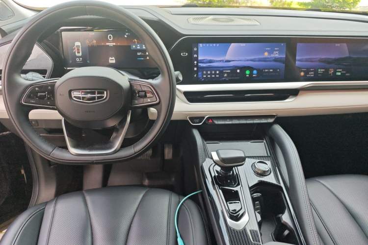 Used Geely Auto Monjaro L 2023 2.0TD High-Power Automatic Two-Wheel Drive Flagship Version Center Console