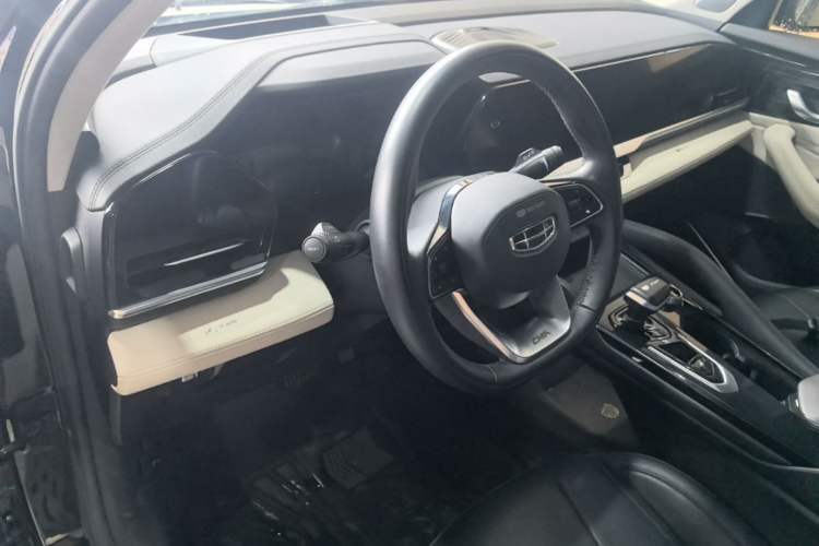 Used Geely Auto Monjaro L 2023 2.0TD High-Power Automatic Two-Wheel Drive Flagship Version Center Console