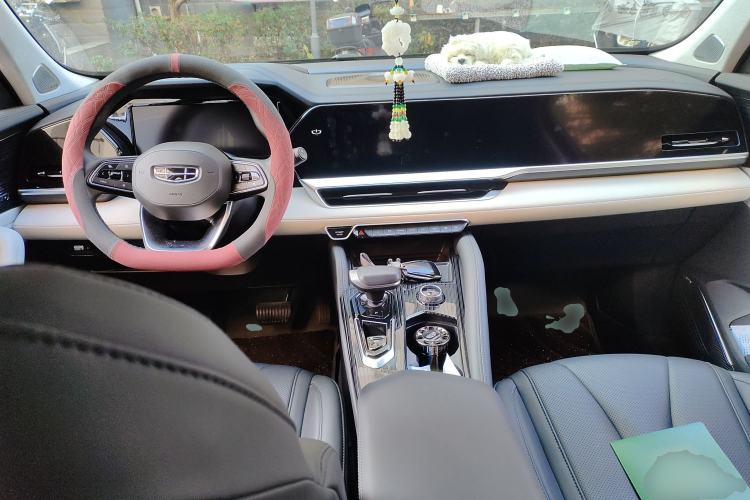 Used Geely Auto Monjaro L 2023 2.0TD High-Power Automatic Two-Wheel Drive Flagship Version Center Console