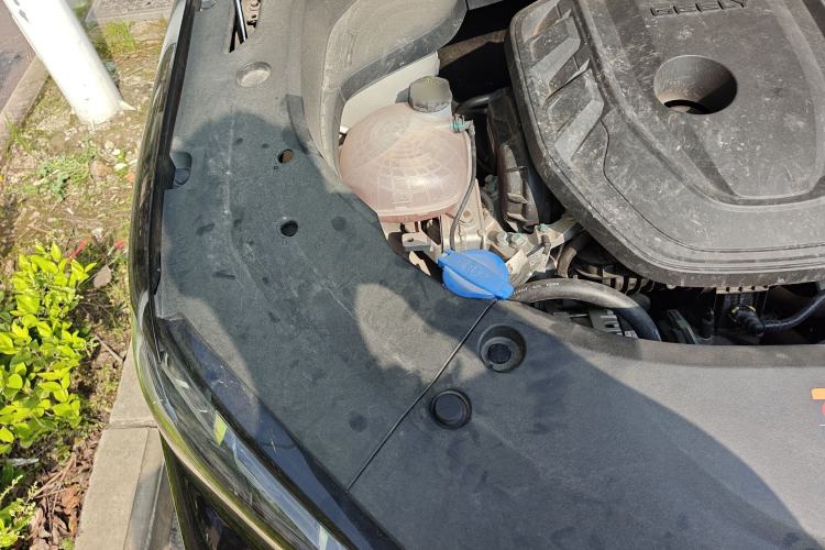 Used Geely Auto Monjaro L 2023 2.0TD High-Power Automatic Two-Wheel Drive Flagship Version Engine Bay Right