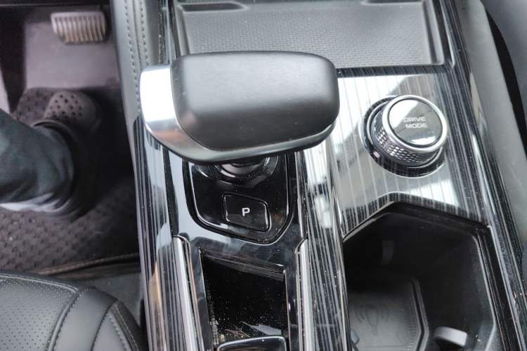 Used Geely Auto Monjaro L 2023 2.0TD High-Power Automatic Two-Wheel Drive Flagship Version Gear Lever