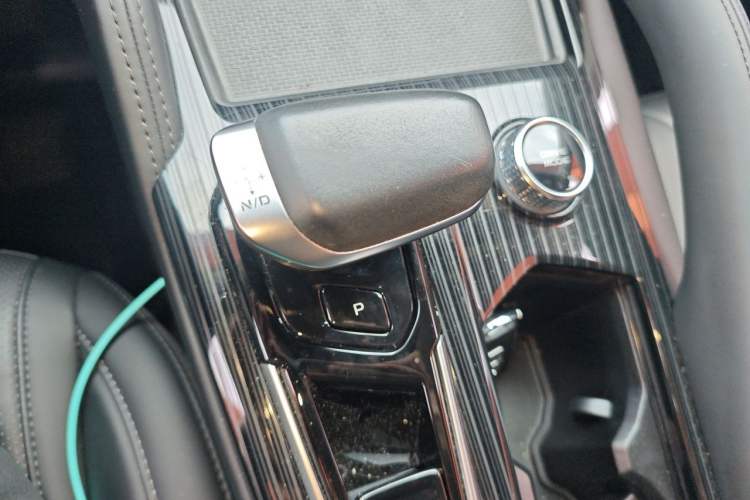 Used Geely Auto Monjaro L 2023 2.0TD High-Power Automatic Two-Wheel Drive Flagship Version Gear Lever