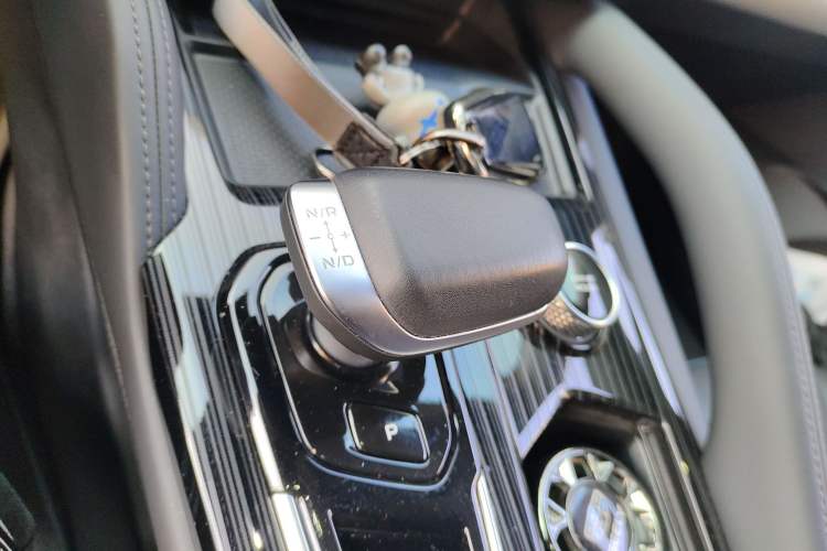 Used Geely Auto Monjaro L 2023 2.0TD High-Power Automatic Two-Wheel Drive Flagship Version Gear Lever