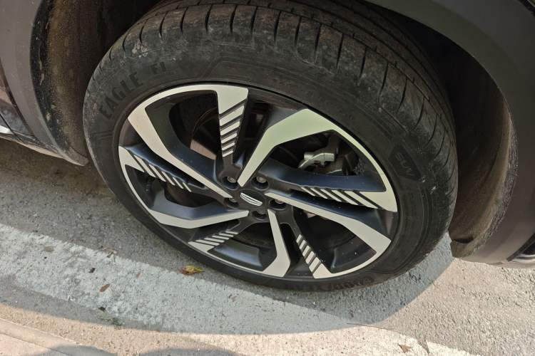 Used Geely Auto Monjaro L 2023 2.0TD High-Power Automatic Two-Wheel Drive Flagship Version Right Front Wheel Hub