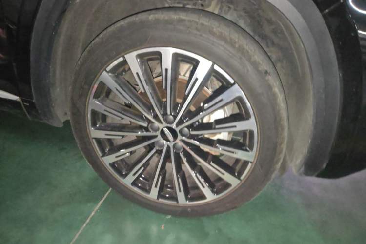 Used Geely Auto Monjaro L 2023 2.0TD High-Power Automatic Two-Wheel Drive Flagship Version Right Front Wheel Hub