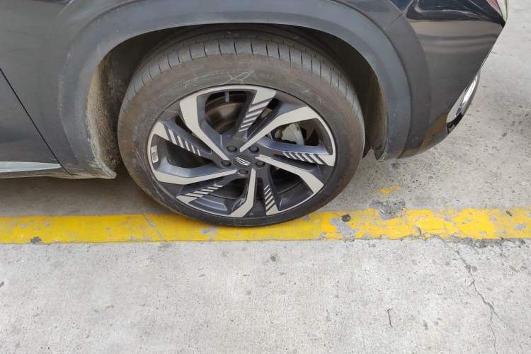 Used Geely Auto Monjaro L 2023 2.0TD High-Power Automatic Two-Wheel Drive Flagship Version Right Front Wheel Hub