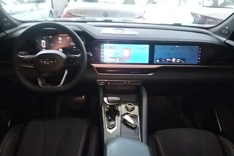 Used Geely Auto Monjaro L 2023 2.0TD High-Power Automatic Two-Wheel Drive Flagship Version Center Console