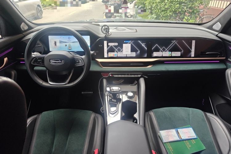 Used Geely Auto Monjaro L 2023 2.0TD High-Power Automatic Two-Wheel Drive Flagship Version Center Console