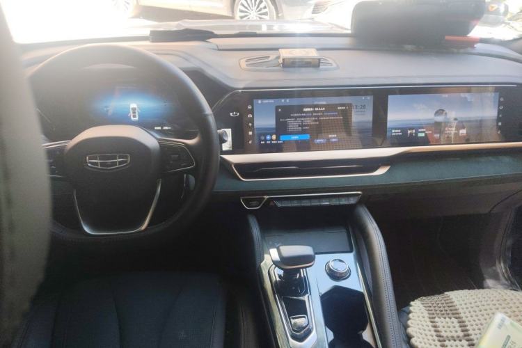 Used Geely Auto Monjaro L 2023 2.0TD High-Power Automatic Two-Wheel Drive Flagship Version Center Console