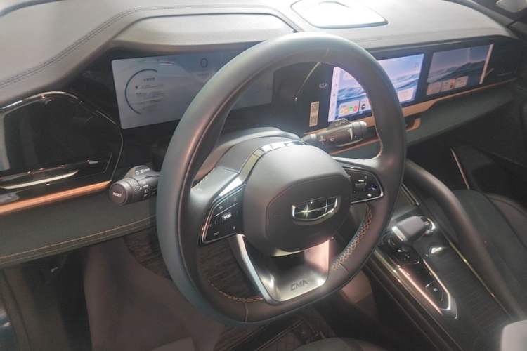 Used Geely Auto Monjaro L 2023 2.0TD High-Power Automatic Two-Wheel Drive Flagship Version Center Console