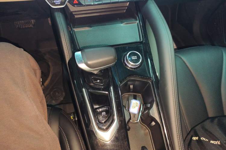 Used Geely Auto Monjaro L 2023 2.0TD High-Power Automatic Two-Wheel Drive Flagship Version Gear Lever