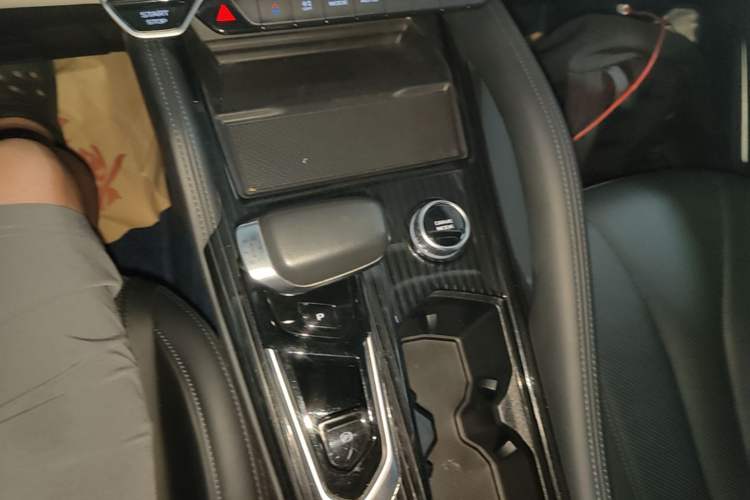 Used Geely Auto Monjaro L 2023 2.0TD High-Power Automatic Two-Wheel Drive Flagship Version Gear Lever