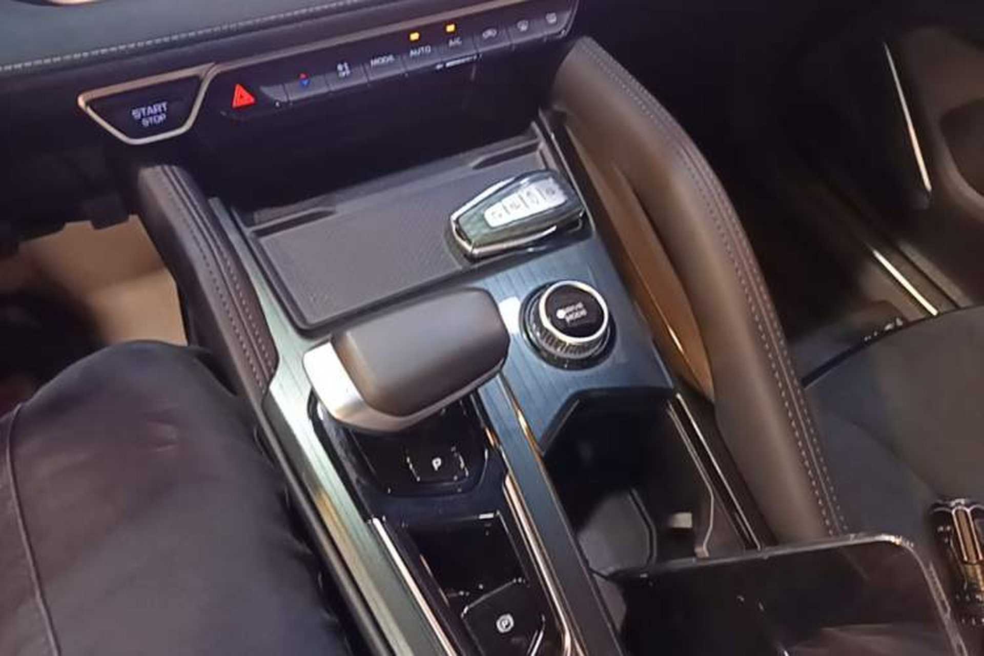 Used Geely Auto Monjaro L 2023 2.0TD High-Power Automatic Two-Wheel Drive Flagship Version Gear Lever