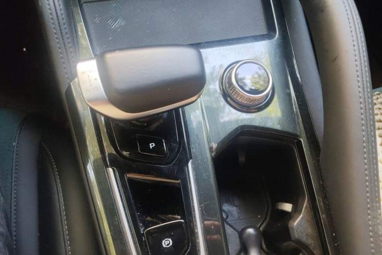 Used Geely Auto Monjaro L 2023 2.0TD High-Power Automatic Two-Wheel Drive Flagship Version Gear Lever