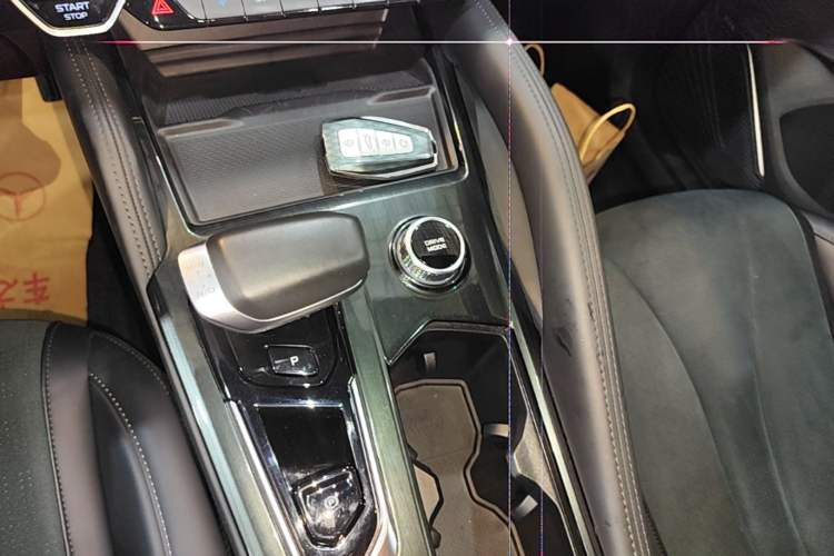 Used Geely Auto Monjaro L 2023 2.0TD High-Power Automatic Two-Wheel Drive Flagship Version Gear Lever