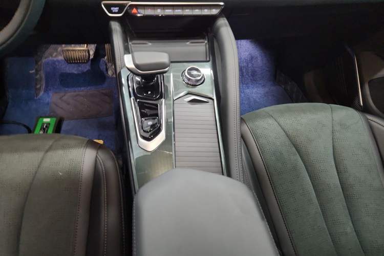 Used Geely Auto Monjaro L 2023 2.0TD High-Power Automatic Two-Wheel Drive Flagship Version Gear Lever
