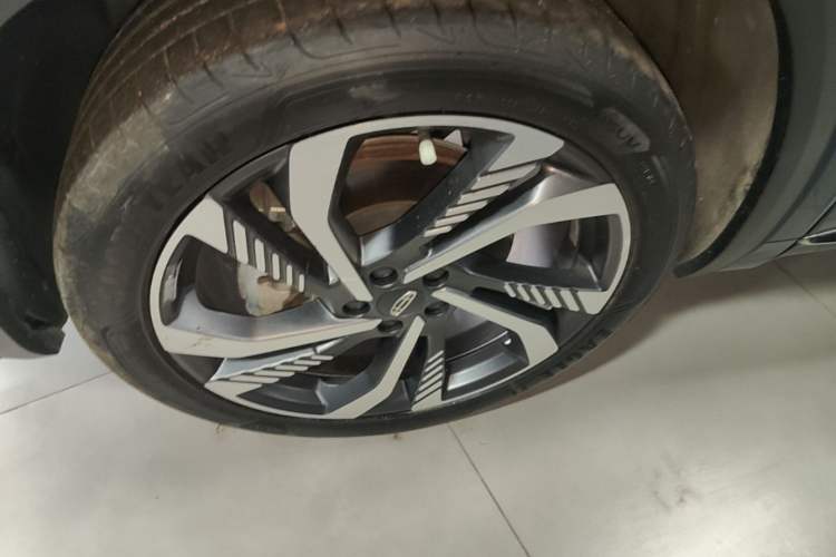 Used Geely Auto Monjaro L 2023 2.0TD High-Power Automatic Two-Wheel Drive Flagship Version Left Front Wheel Hub