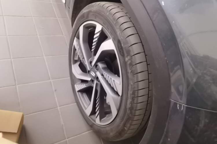 Used Geely Auto Monjaro L 2023 2.0TD High-Power Automatic Two-Wheel Drive Flagship Version Right Front Wheel Hub