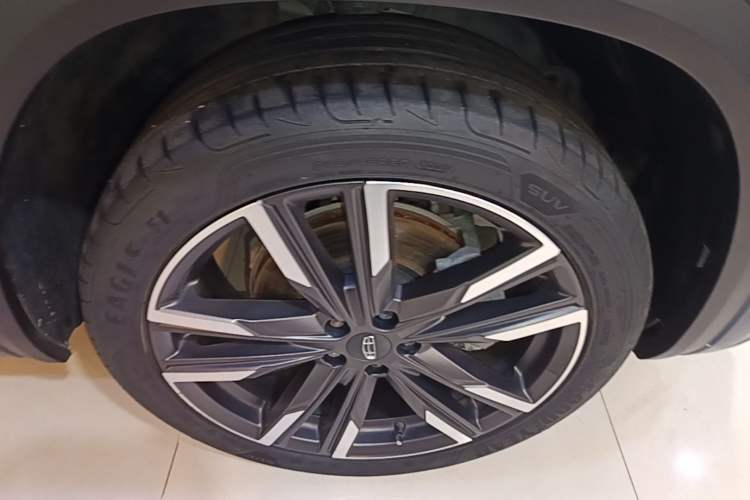 Used Geely Auto Monjaro L 2023 2.0TD High-Power Automatic Two-Wheel Drive Flagship Version Right Front Wheel Hub