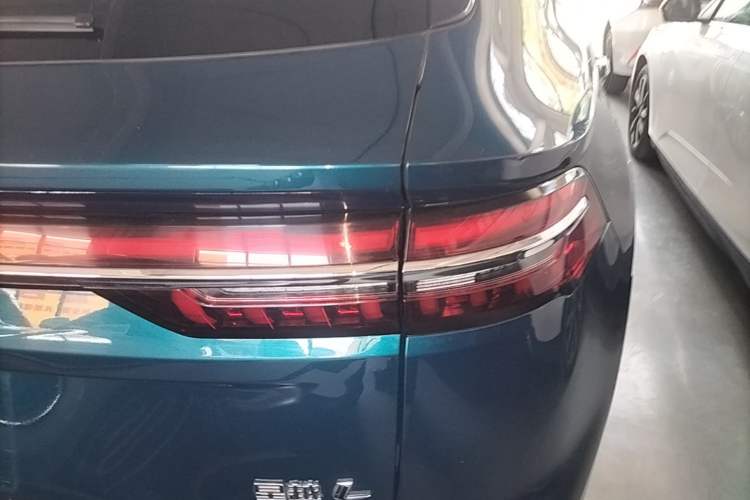 Used Geely Auto Monjaro L 2023 2.0TD High-Power Automatic Two-Wheel Drive Flagship Version Right Rear Taillight