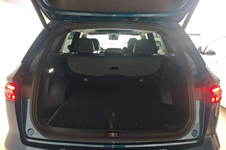 Used Geely Auto Monjaro L 2023 2.0TD High-Power Automatic Two-Wheel Drive Flagship Version Trunk