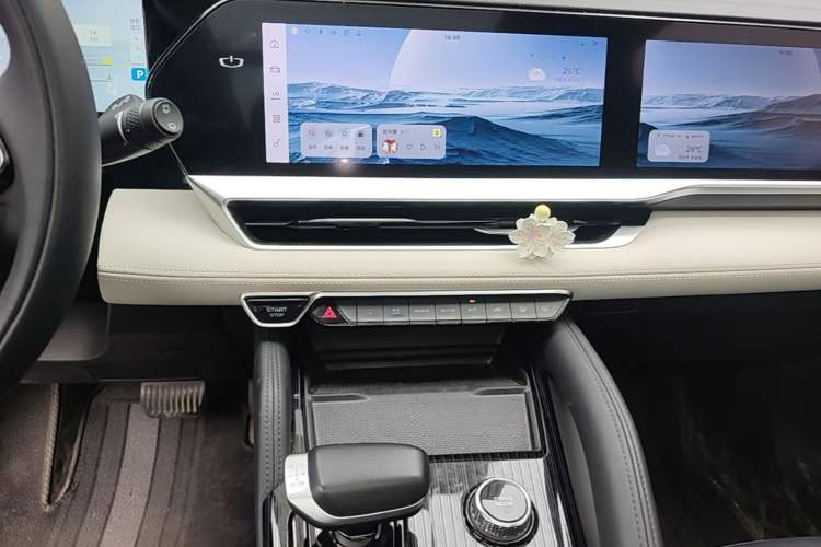 Used Geely Auto Monjaro L 2023 2.0TD High-Power Automatic Two-Wheel Drive Flagship Version Audio And AC Panel
