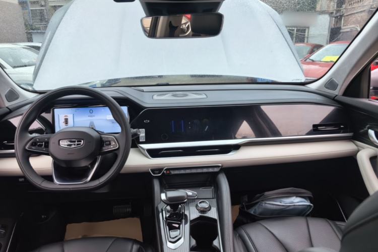 Used Geely Auto Monjaro L 2023 2.0TD High-Power Automatic Two-Wheel Drive Flagship Version Center Console