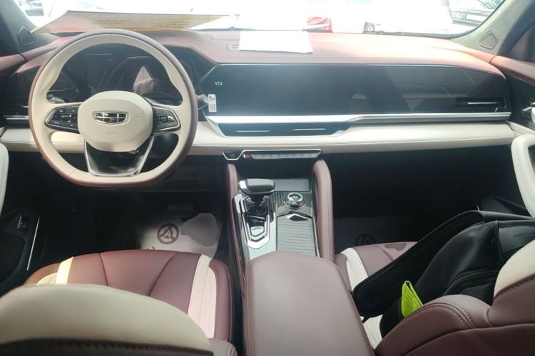 Used Geely Auto Monjaro L 2023 2.0TD High-Power Automatic Two-Wheel Drive Flagship Version Center Console