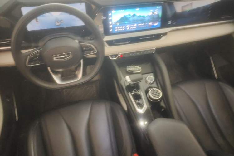 Used Geely Auto Monjaro L 2023 2.0TD High-Power Automatic Two-Wheel Drive Flagship Version Center Console