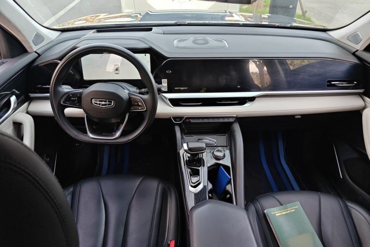 Used Geely Auto Monjaro L 2023 2.0TD High-Power Automatic Two-Wheel Drive Flagship Version Center Console