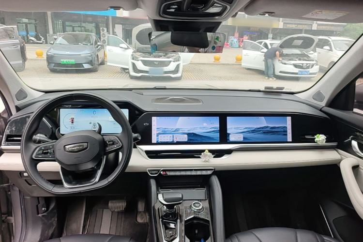 Used Geely Auto Monjaro L 2023 2.0TD High-Power Automatic Two-Wheel Drive Flagship Version Center Console
