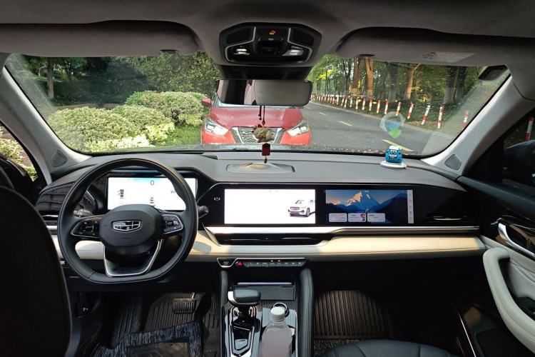 Used Geely Auto Monjaro L 2023 2.0TD High-Power Automatic Two-Wheel Drive Flagship Version Center Console