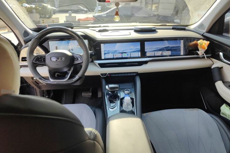 Used Geely Auto Monjaro L 2023 2.0TD High-Power Automatic Two-Wheel Drive Flagship Version Center Console