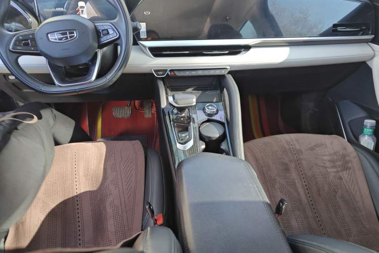 Used Geely Auto Monjaro L 2023 2.0TD High-Power Automatic Two-Wheel Drive Flagship Version Center Console