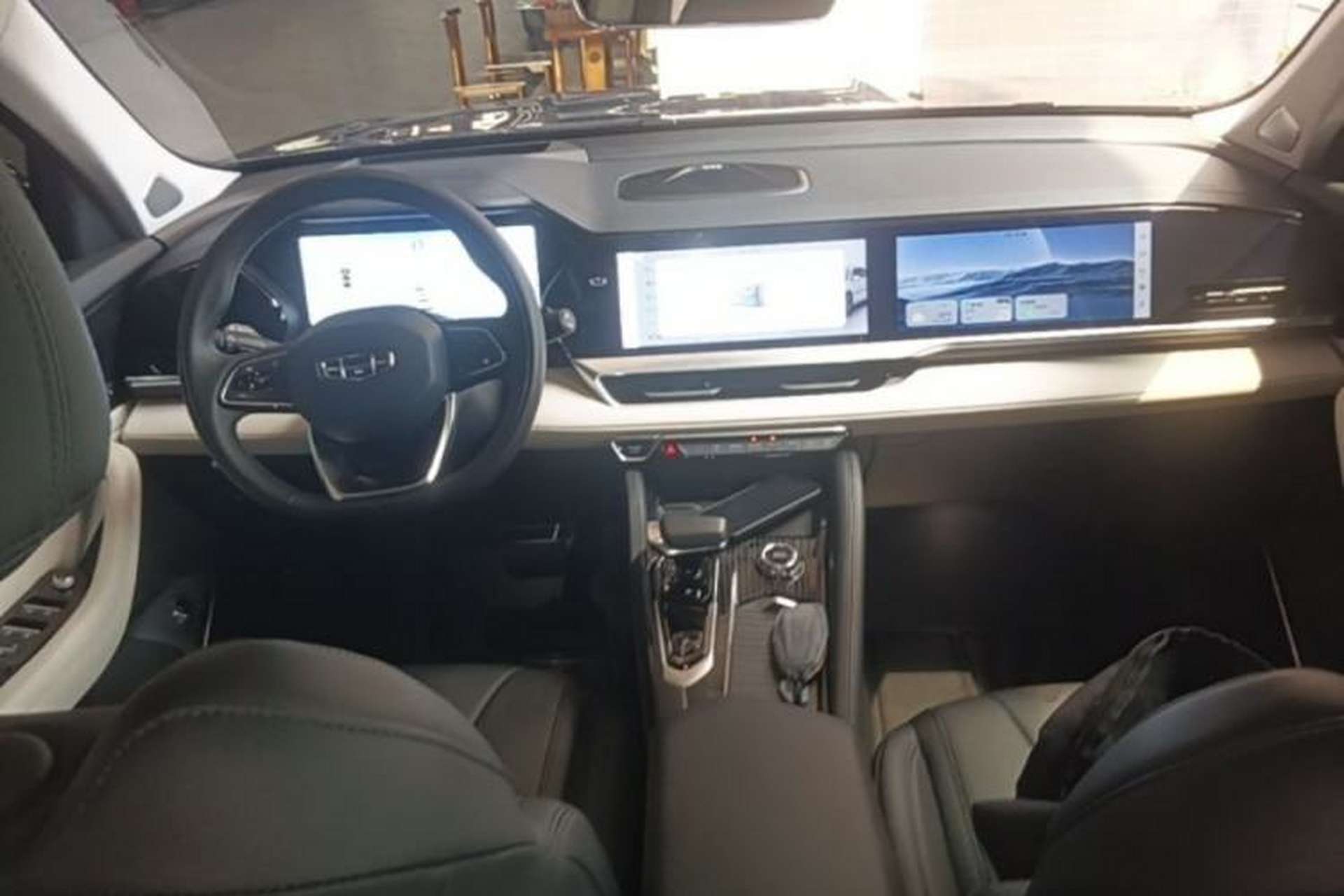 Used Geely Auto Monjaro L 2023 2.0TD High-Power Automatic Two-Wheel Drive Flagship Version Center Console