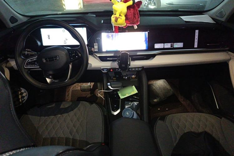 Used Geely Auto Monjaro L 2023 2.0TD High-Power Automatic Two-Wheel Drive Flagship Version Center Console
