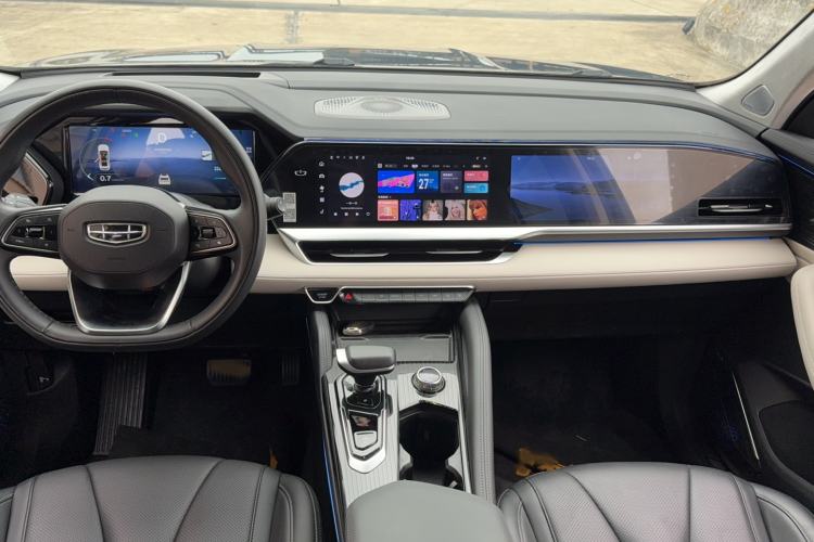 Used Geely Auto Monjaro L 2023 2.0TD High-Power Automatic Two-Wheel Drive Flagship Version Center Console