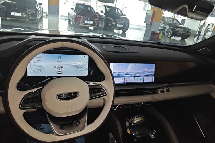 Used Geely Auto Monjaro L 2023 2.0TD High-Power Automatic Two-Wheel Drive Flagship Version Center Console