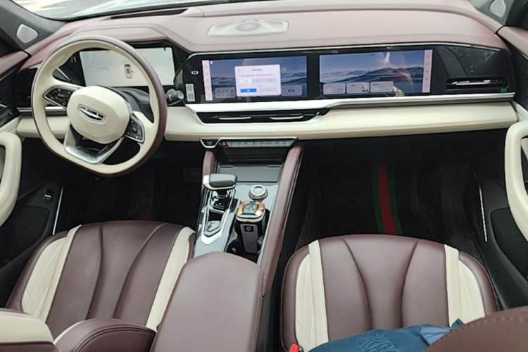 Used Geely Auto Monjaro L 2023 2.0TD High-Power Automatic Two-Wheel Drive Flagship Version Center Console