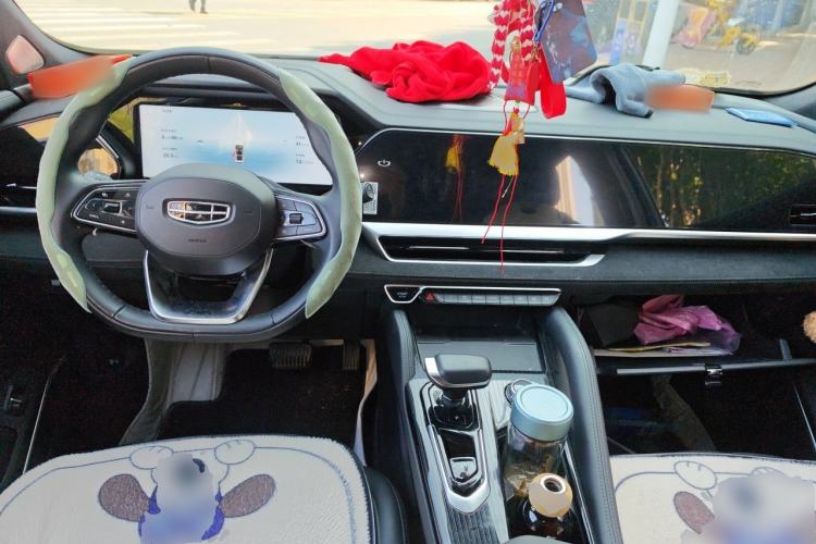 Used Geely Auto Monjaro L 2023 2.0TD High-Power Automatic Two-Wheel Drive Flagship Version Center Console
