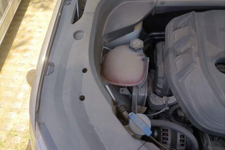 Used Geely Auto Monjaro L 2023 2.0TD High-Power Automatic Two-Wheel Drive Flagship Version Engine Bay Right