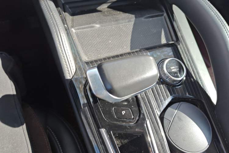 Used Geely Auto Monjaro L 2023 2.0TD High-Power Automatic Two-Wheel Drive Flagship Version Gear Lever