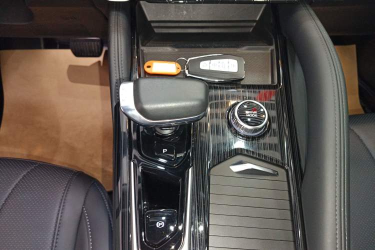 Used Geely Auto Monjaro L 2023 2.0TD High-Power Automatic Two-Wheel Drive Flagship Version Gear Lever