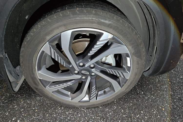 Used Geely Auto Monjaro L 2023 2.0TD High-Power Automatic Two-Wheel Drive Flagship Version Right Front Wheel Hub