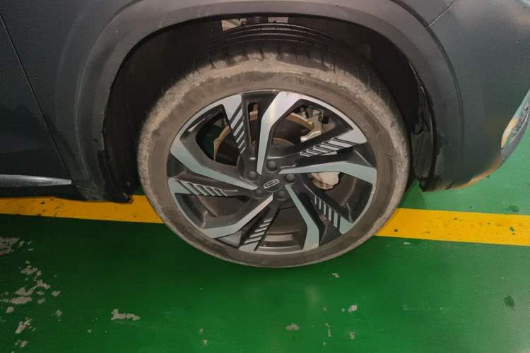 Used Geely Auto Monjaro L 2023 2.0TD High-Power Automatic Two-Wheel Drive Flagship Version Right Front Wheel Hub