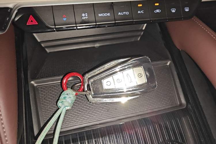 Used Geely Auto Monjaro L 2023 2.0TD High-Power Automatic Two-Wheel Drive Flagship Version Vehicle Key