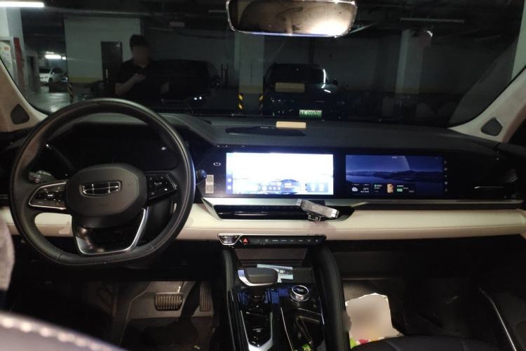 Used Geely Auto Monjaro L 2023 2.0TD High-Power Automatic Two-Wheel Drive Flagship Version Center Console