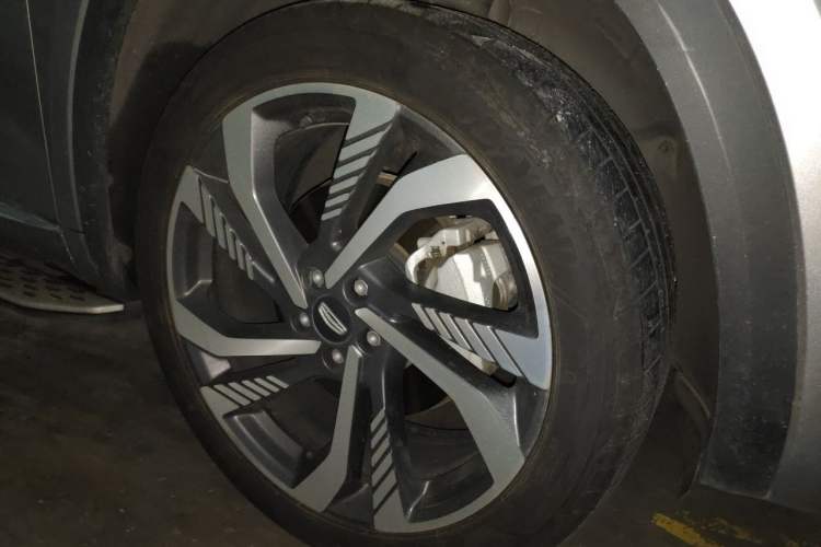 Used Geely Auto Monjaro L 2023 2.0TD High-Power Automatic Two-Wheel Drive Flagship Version Right Front Wheel Hub