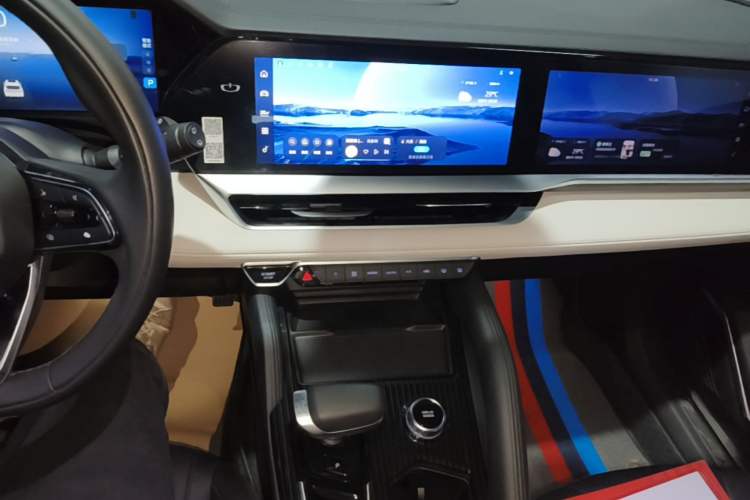 Used Geely Auto Monjaro L 2023 2.0TD High-Power Automatic Two-Wheel Drive Flagship Version Audio And AC Panel
