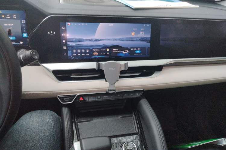 Used Geely Auto Monjaro L 2023 2.0TD High-Power Automatic Two-Wheel Drive Flagship Version Audio And AC Panel
